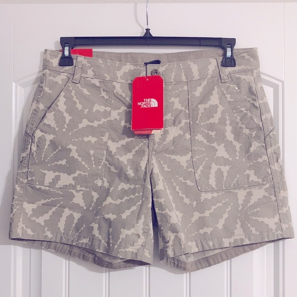 The North Face Camo Shorts Standard Fit, Size 10 New with Tag - Picture 4 of 9